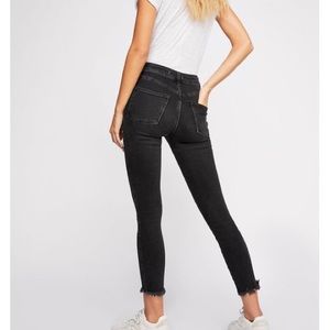 Raw High-Rise Jegging